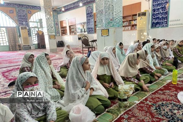 آشنایی دانش‌آموزان دبستان شاهد حریت بهبهان با آداب حضور در مسجد