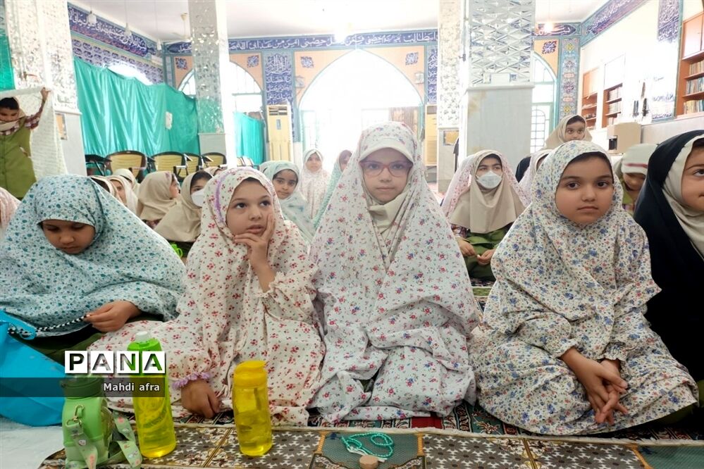 آشنایی دانش‌آموزان دبستان شاهد حریت بهبهان با آداب حضور در مسجد
