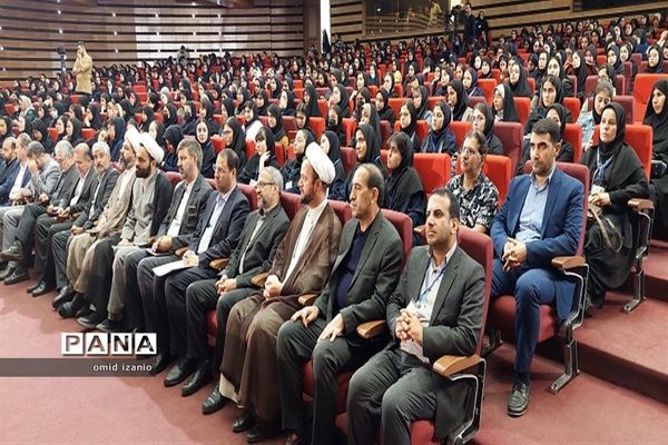 مراسم تجلیل از ۱۵ دانش‌آموز دختر منتخب جشنواره فرهنگی هنری امیدفرداخراسان شمالی