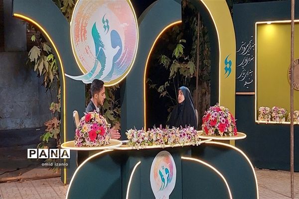 مراسم تجلیل از ۱۵ دانش‌آموز دختر منتخب جشنواره فرهنگی هنری امیدفرداخراسان شمالی