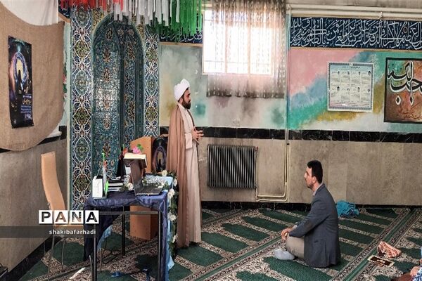 برگزاری نماز جماعت در هنرستان بلیغ و معرفت شهرستان فیروزکوه