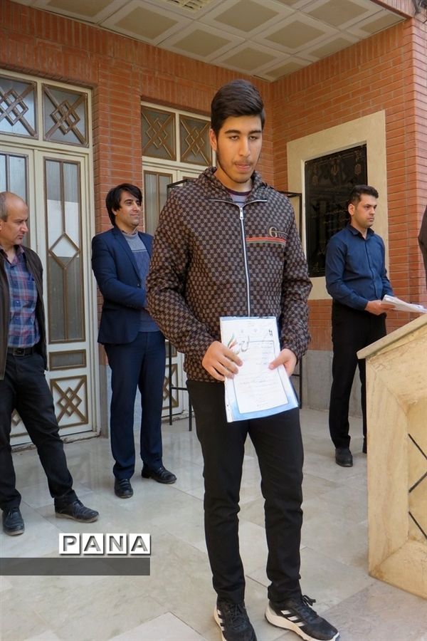 تجلیل از هنرجویان برتر هنرستان نمونه امام خمینی  شهرستان بجنورد