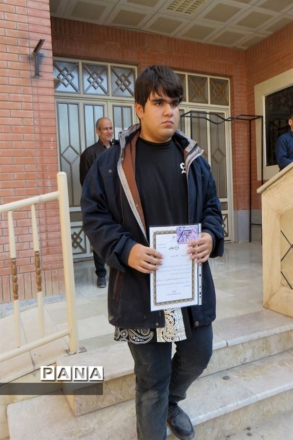 تجلیل از هنرجویان برتر هنرستان نمونه امام خمینی  شهرستان بجنورد