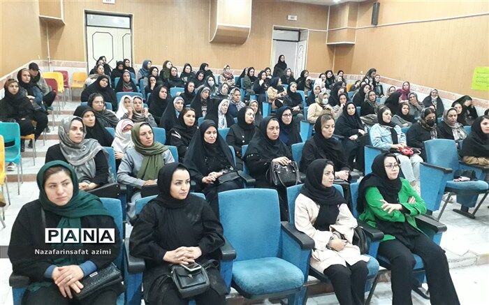 انتخابات انجمن اولیا و مربیان دبستان یزدی در سالن کانون سمیه شهرستان شیروان برگزار شد /فیلم
