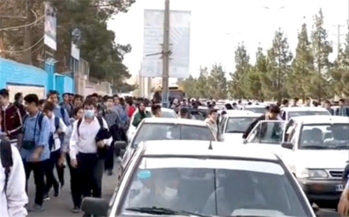 کمبود اتوبوس، چالش دانش‌آموزان مدارس کاشانی پور در فردیس کرج/ فیلم