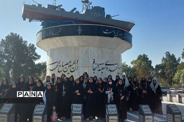 زیارت مزار شهید حسین فهمیده  به مناسبت روز بسیج دانش‌آموزی ناحیه 2 ری