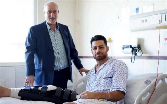 عیادت تاج از مدافع ملی‌پوش پرسپولیس