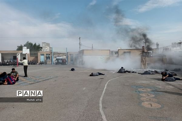 برگزاری مانور پدافند غیرعامل در دبیرستان شاهد امام جواد (ع) بهبهان