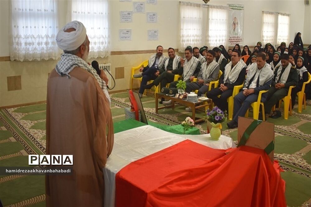صبحگاه دانش‌آموزی در آموزشگاه شهید زینلی بهاباد یزد