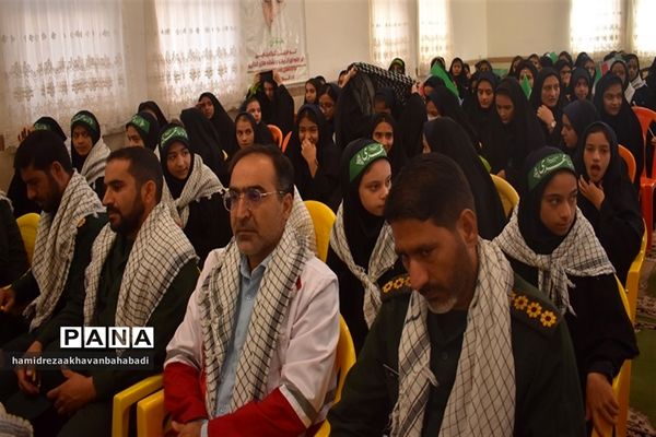 صبحگاه دانش‌آموزی در آموزشگاه شهید زینلی بهاباد یزد