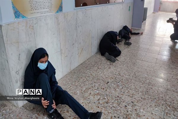 برگزاری مانور پدافند غیر‌عامل در دبیرستان حضرت زهرا(س) شهرستان پیشوا