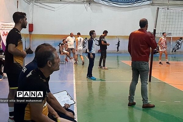 برگزاری مسابقات والیبال به‌مناسبت هفته فرهنگی در قیامدشت