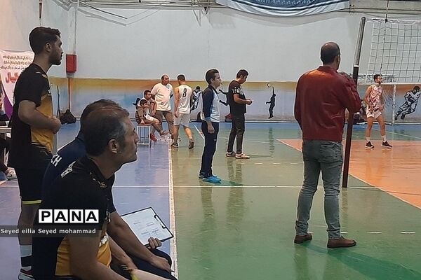 برگزاری مسابقات والیبال به‌مناسبت هفته فرهنگی در قیامدشت