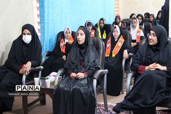 دیدار نمایندگان تشکل‌های دانش‌آموزی شهرستان سمنان با نماینده ولی فقیه در استان