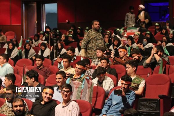 همایش تقدیر از فرماندهان پیشگام بسیج دانش‌آموزی استان قم