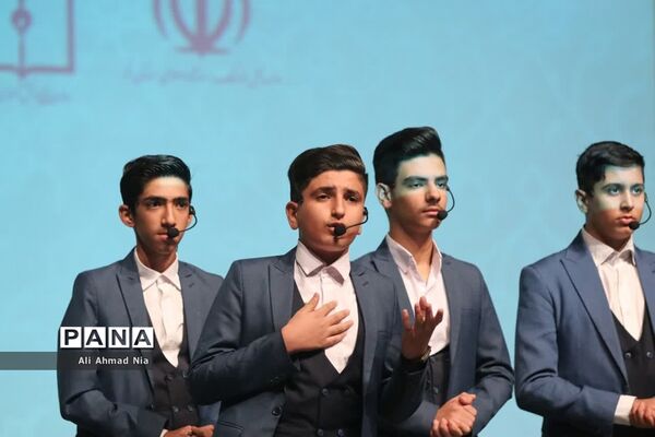 همایش تقدیر از فرماندهان پیشگام بسیج دانش‌آموزی استان قم