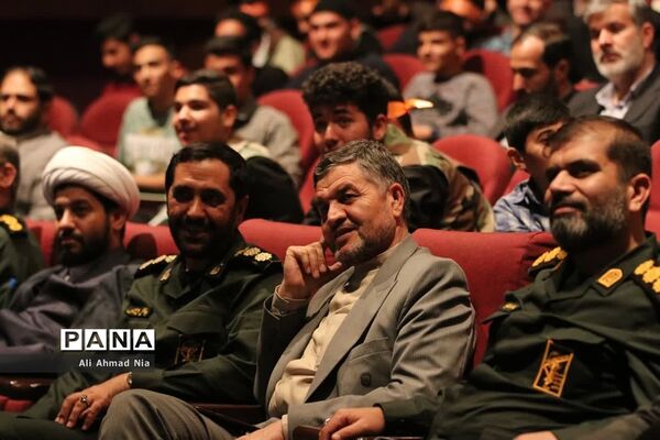 همایش تقدیر از فرماندهان پیشگام بسیج دانش‌آموزی استان قم