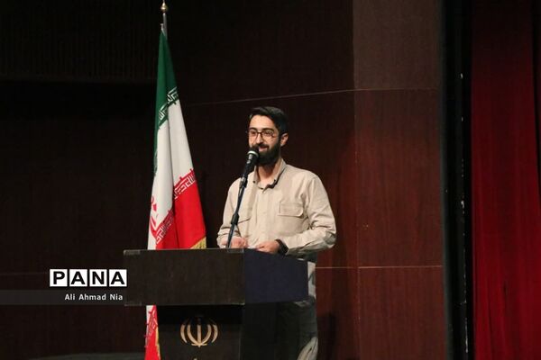 همایش تقدیر از فرماندهان پیشگام بسیج دانش‌آموزی استان قم