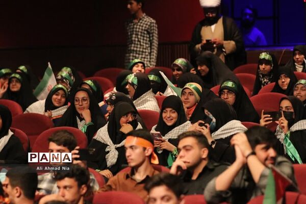 همایش تقدیر از فرماندهان پیشگام بسیج دانش‌آموزی استان قم