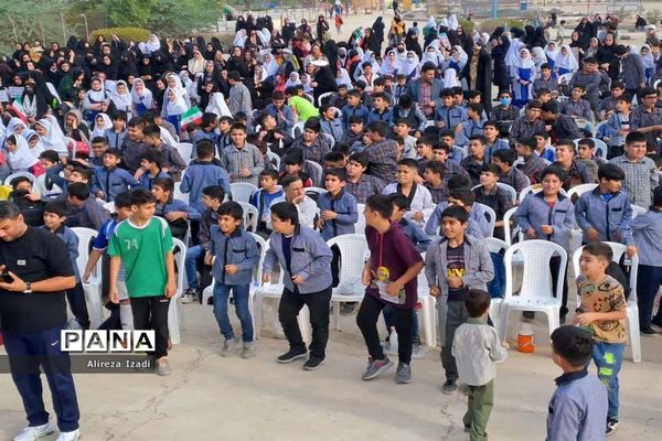 همایش بزرگ پیاده‌روی دانش‌آموزی در پایگاه دریایی بوشهر