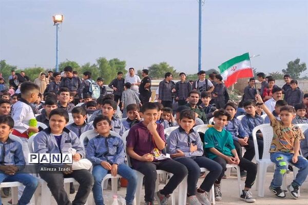 همایش بزرگ پیاده‌روی دانش‌آموزی در پایگاه دریایی بوشهر