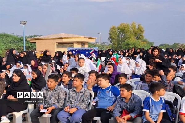 همایش بزرگ پیاده‌روی دانش‌آموزی در پایگاه دریایی بوشهر