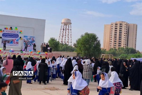 همایش بزرگ پیاده‌روی دانش‌آموزی در پایگاه دریایی بوشهر