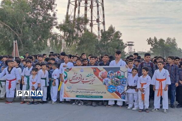 همایش بزرگ پیاده‌روی دانش‌آموزی در پایگاه دریایی بوشهر