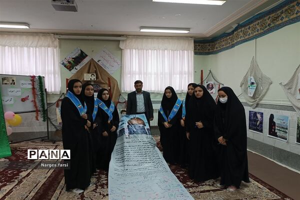 امضای طومار حمایت از فلسطین و غزه در دبیرستان حضرت خدیجه (س)