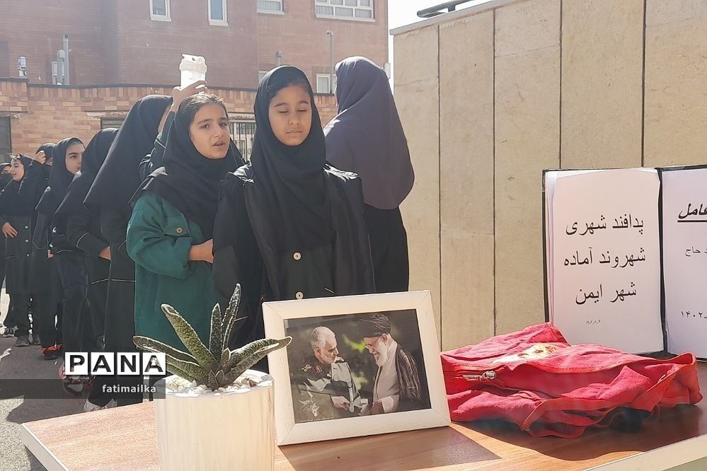 اجرای مانور آموزشی پدافند غیرعامل در دبیرستان دخترانه سردار شهید سلیمانی شهرستان فیروزکوه