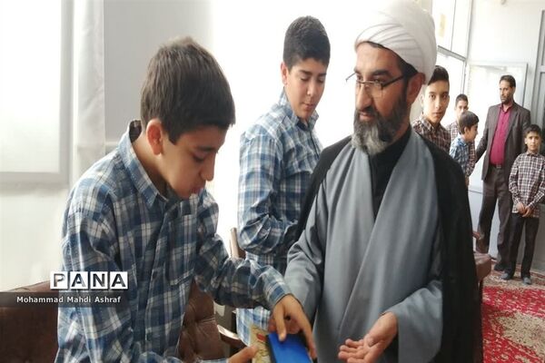 دیدار صمیمانه فرماندهان واحدهای دانش‌آموزی با امام جمعه نایین