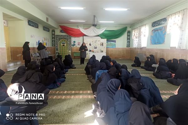 دهه ریاضیات در دبیرستان سمانه شهرستان مروست