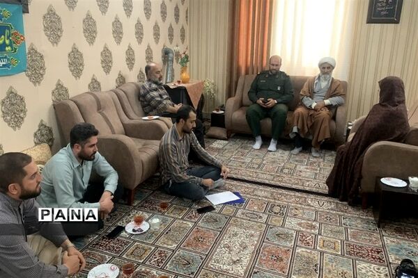 دیدار با خانواده‌‌ی شهدای دانش‌آموز در قرچک