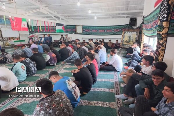 مراسم یادبود شهید حسین فهمیده در هنرستان امیرکبیر قرچک