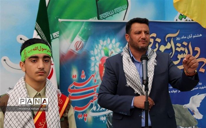 چفیه‌های بردوش بسیجیان‌، به عنوان یادگاری هایی از جانب شهیدان و دوران دفاع مقدس هستند‌