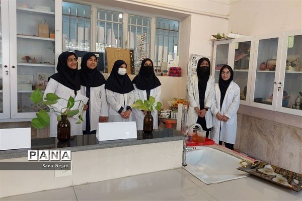 گرامیداشت هفته ملی آزمایشگاه در دبیرستان شاهد فیض ناحیه 3 شیراز