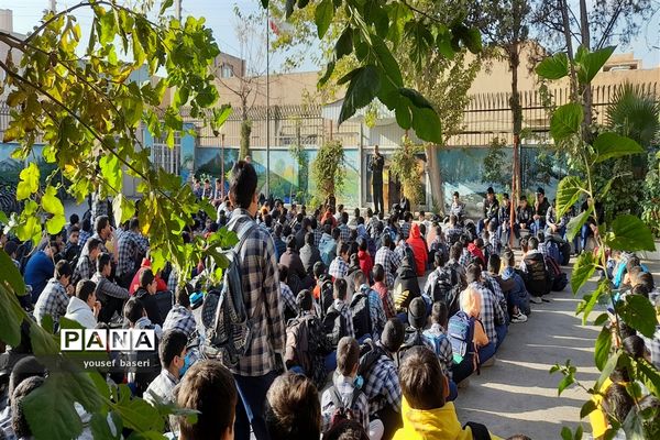 گرامیداشت هفته بسیج دانش‌آموزی در دبیرستان صالحی زاده