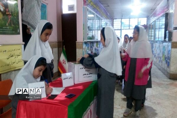انتخابات شورای دانش‌آموزی در مدرسه شهید پورمهدی شهر اراک