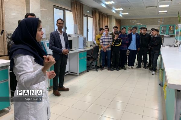 برگزاری اردوی دانش‌آموزان رشته تجربی دبیرستان نمونه آیت الله خامنه‌ای کاشمر