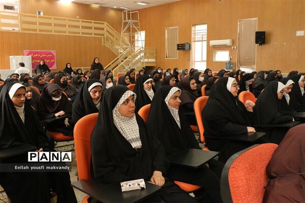 برگزاری رویداد ملی چفیه های بهشتی در مدارس غیردولتی شهرستان امیدیه