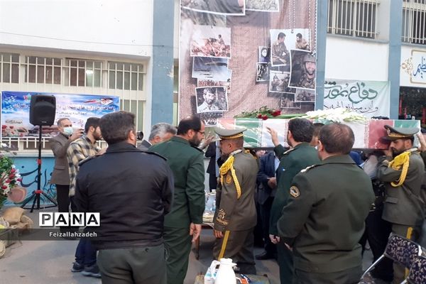 تشییع پیکر شهید گمنام توسط دانش‌آموزان منطقه ۱۳