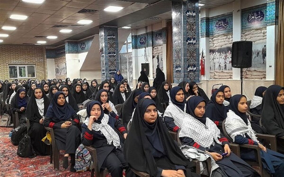 اساس محور بسیج دانش‌آموزی، آماده‌سازی و آشنایی دانش‌آموزان با بسیج است