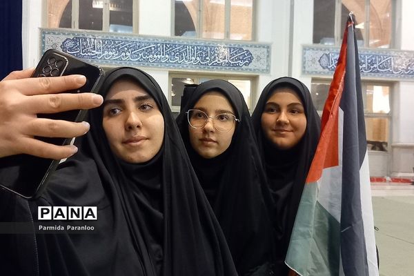 گردهمایی فرهنگی و معرفتی دانش‌آموزان شب قبل از دیدار با مقام معظم رهبری