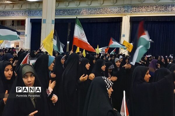 گردهمایی فرهنگی و معرفتی دانش‌آموزان شب قبل از دیدار با مقام معظم رهبری