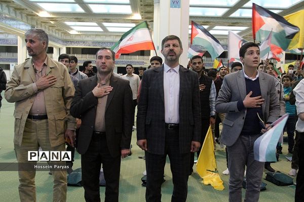 همایش دانش‌آموزی در مصلی بزرگ امام خمینی(ره) قبل از دیدار با مقام معظم رهبری