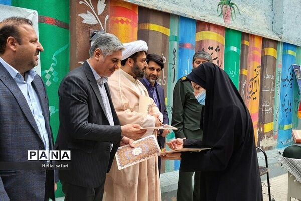 بزرگداشت هفته بسیج دانش‌آموزی در مدرسه پرتو دانش شهریار