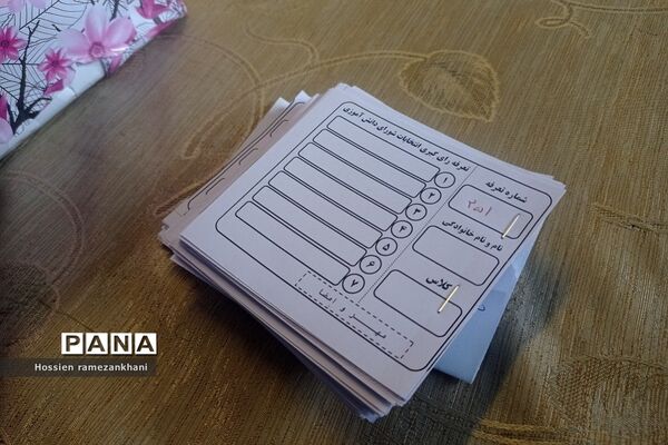 انتخابات پرشور شورای دانش‌آموزی در دبیرستان استعدادهای درخشان شهید بهشتی رودهن