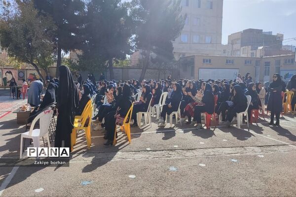 انتخابات شورای دانش‌آموزی در دبیرستان فرزانگان دوره دوم