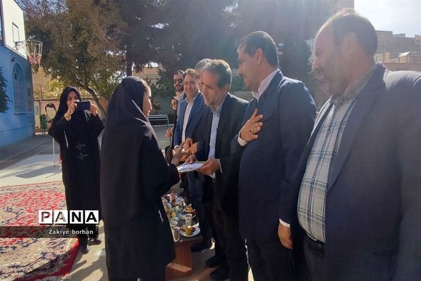 انتخابات شورای دانش‌آموزی در دبیرستان فرزانگان دوره دوم