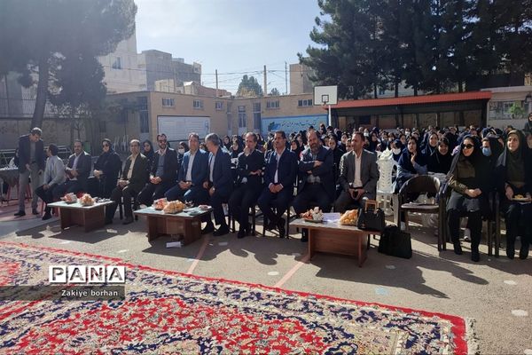 انتخابات شورای دانش‌آموزی در دبیرستان فرزانگان دوره دوم